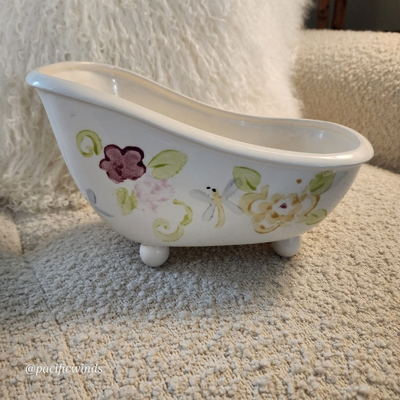 SMALL CERAMIC FOOTED BATHTUB DECORATIVE DISH           ☆ - Picture 1 of 6
